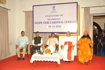 Felicitation of His Eminence Cardinal Filip Ferrao at Raj Bhavan in Presence of H. H. Shree Shree Shree Sadguru Bhau Maharaj